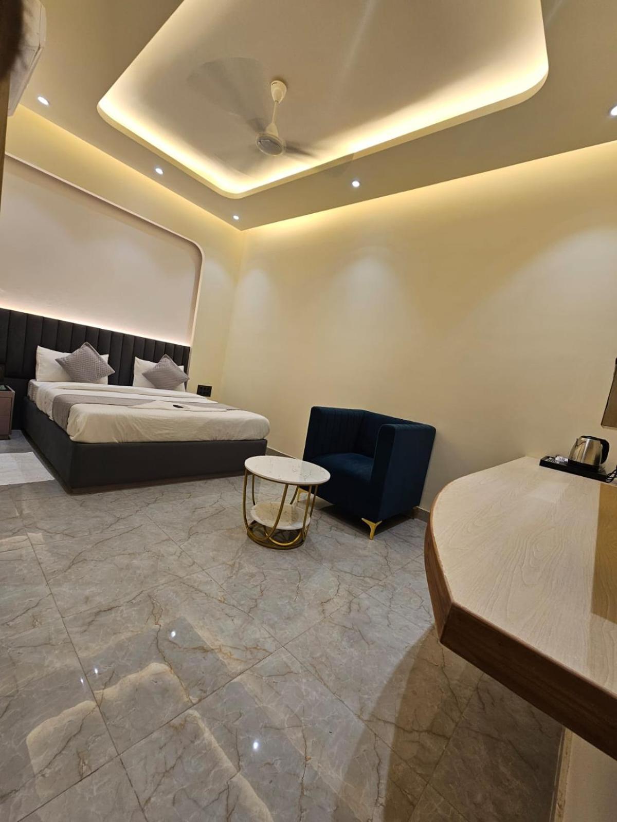 Hotel The Glass House Greater Noida Exterior foto