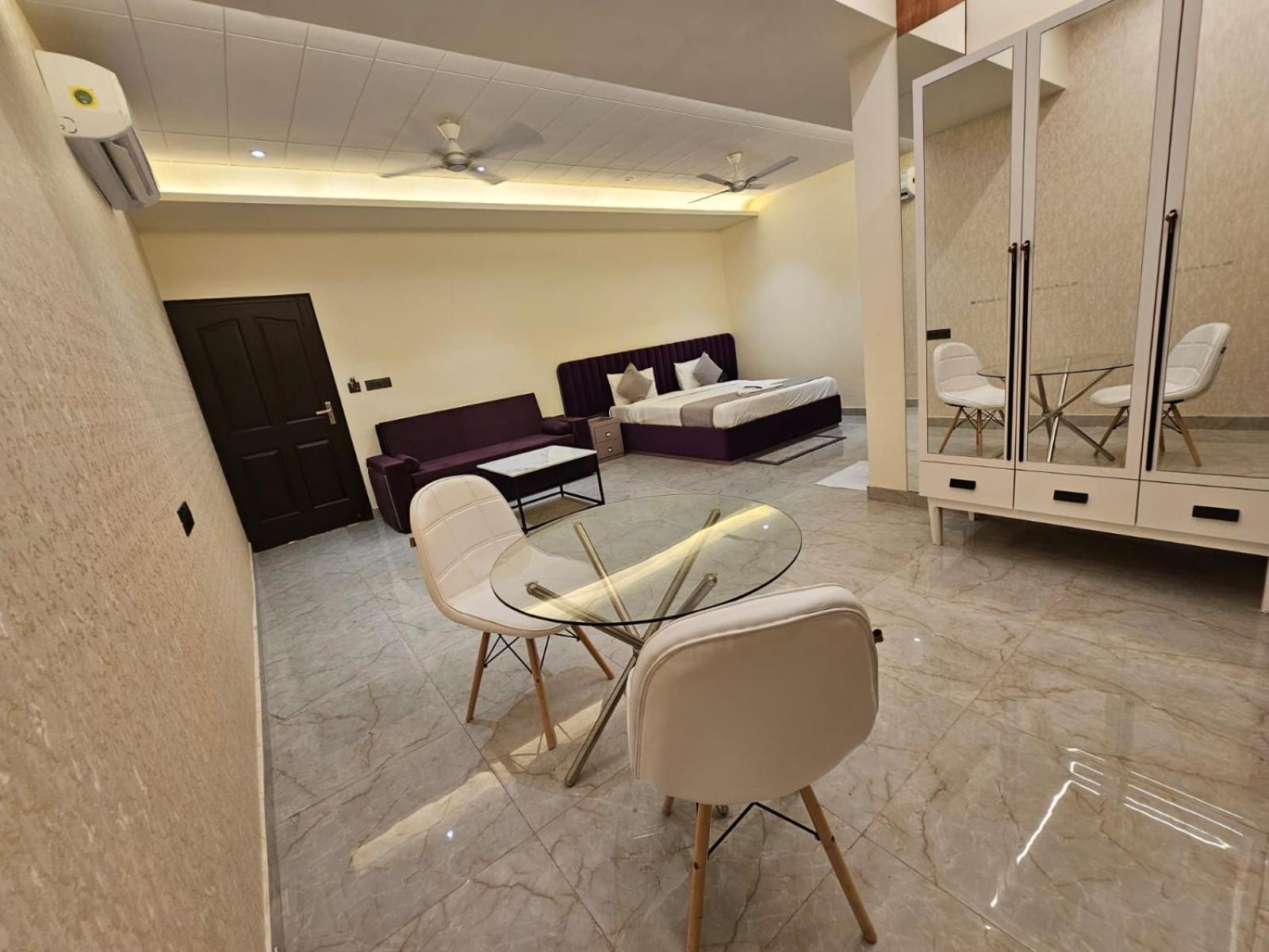 Hotel The Glass House Greater Noida Exterior foto